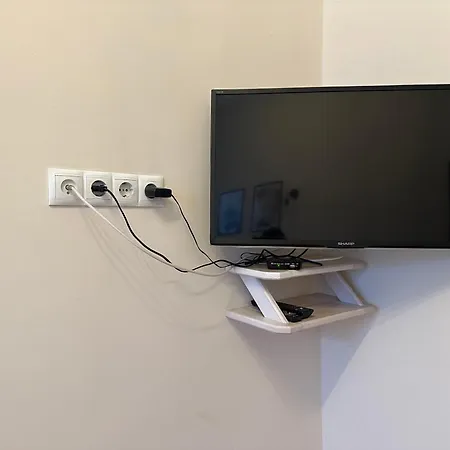 Apartamento тобілевича 3 *